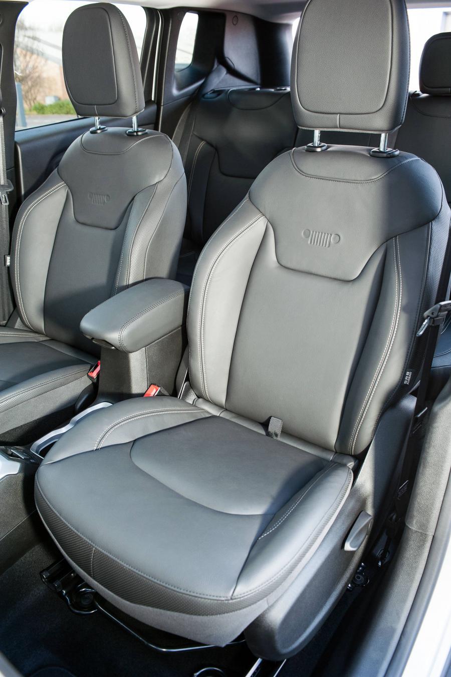  Jeep Renegade Limited 2015 года  (UK) (фото 24 из 30)